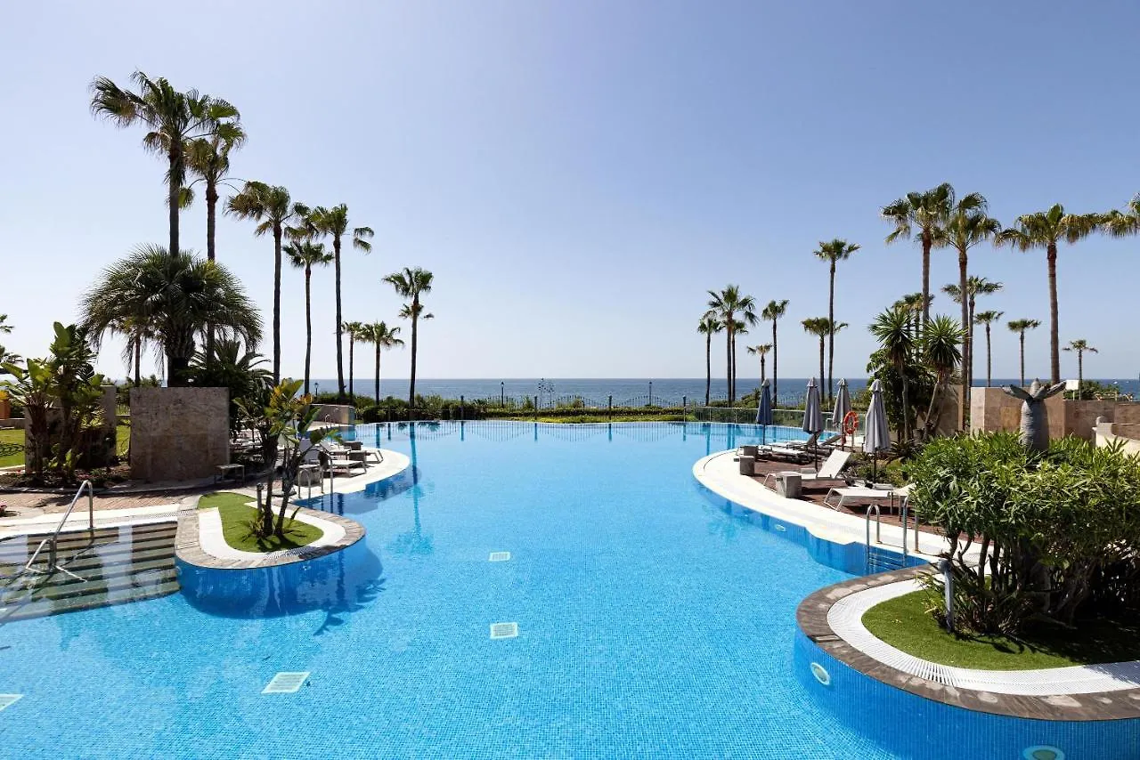 Exclusive Frontline Beach Penthouse Estepona Espanha